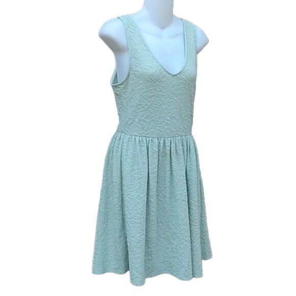 Everly Mint Green Textured Sleeveless Dress - Picture 3 of 9